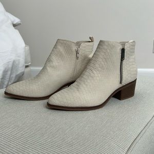 Mia Lina Bootie, White Snakeskin, Size 10, Never Worn